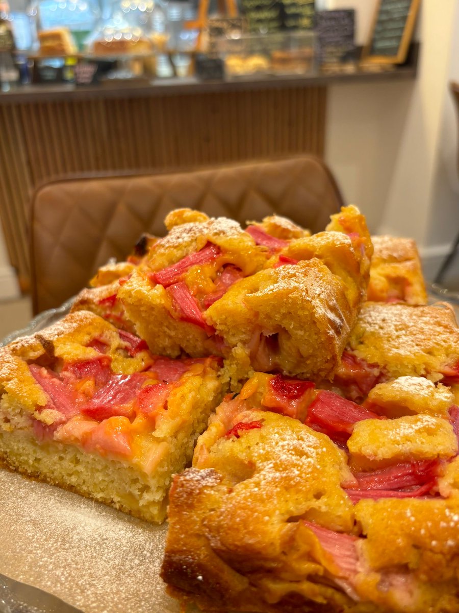 Homemade rhubarb and custard cake for dessert 

#braithwaite #tearoom #keswick #cumbria #lakedistrict #lakedistrictcafe #lakesaccomodation #c2c #ramblers