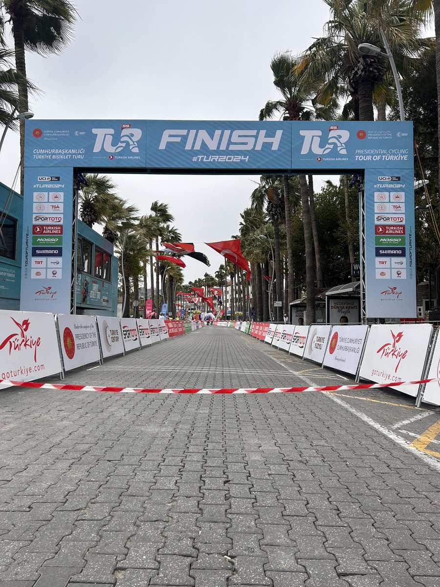 Türkiye Turu’nda üçüncü etap Marmaris’te bitiyor. Muhtemelen bir toplu sprint finişi daha izleriz. 14:30’da Eurosport 2’de yayın başlar, beklerim 🚴‍♂️