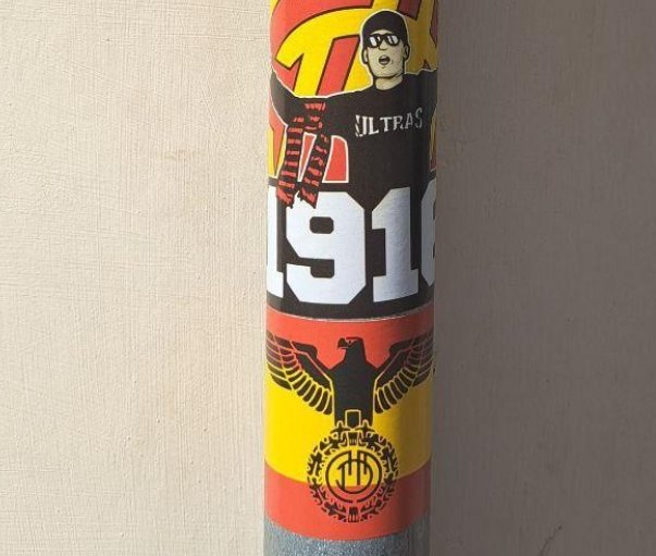 JesJuradoSegui's tweet photo. Ja hem dit fa temps que en el @RCD_Mallorca és necessària una desnazificació urgent de part de la seva afició

Estaria bé que la @policia faci la seva feina, donada la rellevància i el creixement dels grups ultres i el terrorisme d'extrema dreta a Europa

https://t.co/02BFIdxJKE https://t.co/VT2fgsnEef