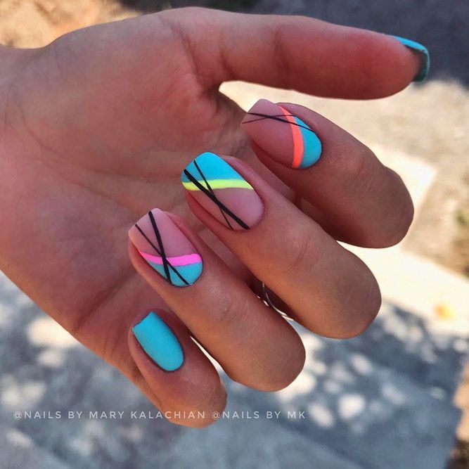 AngelicZoee's tweet photo. custom nail set with the new gamepass

design on the RH hands stand (left) and inspo (right)

they were made with the skin tone "dark nought" in mind, with the GoT colour palette

codes in the thread - happy to upload the designs or transparent PNG with different skin tones https://t.co/hMHyZo1Q17