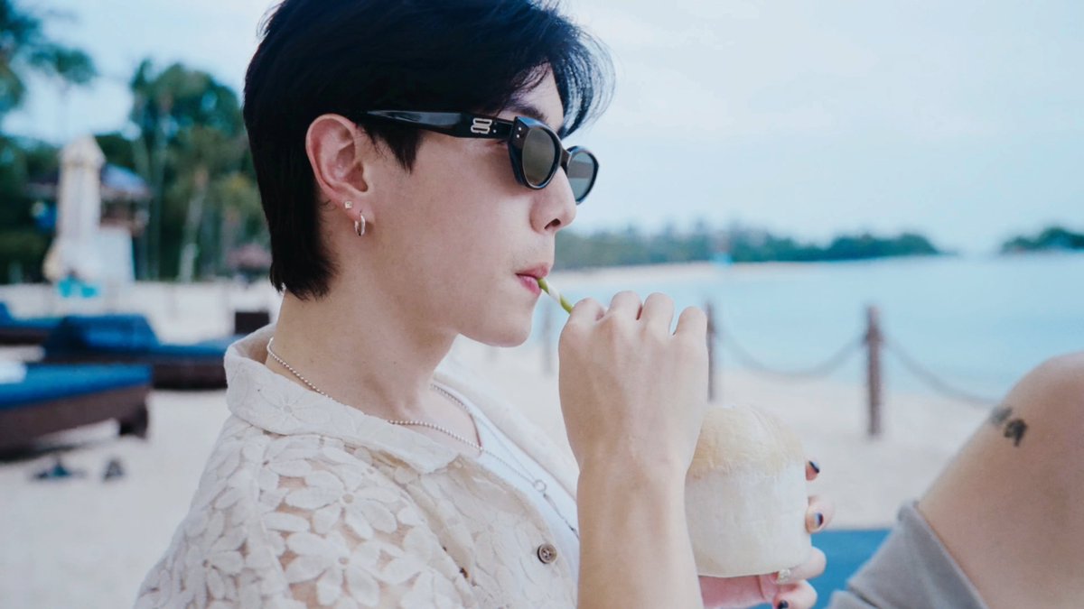 aoyaoeyy's tweet photo. 🏖🌞🥥 https://t.co/EPRbuNrpAy