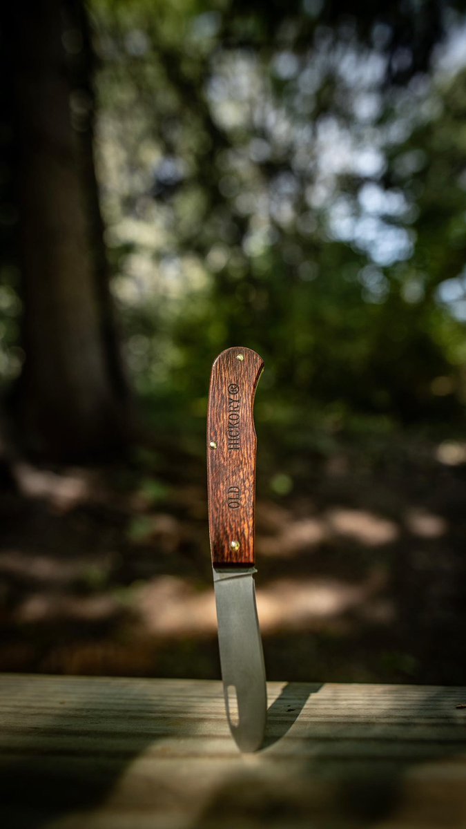 Looking for a more traditional style folder that’s #MadeinUSA? Check out our #OldHickoryOutdoorFolder! 
#legacyAdventureExplore 👌🏽🔪🪵 
#ontarioknifecompany #ontarioknife #ontarioknives #ontarioknifeco #OKC1889  #hunting #camping #hiking #outdoors #tools #gear #quality #bushcraft