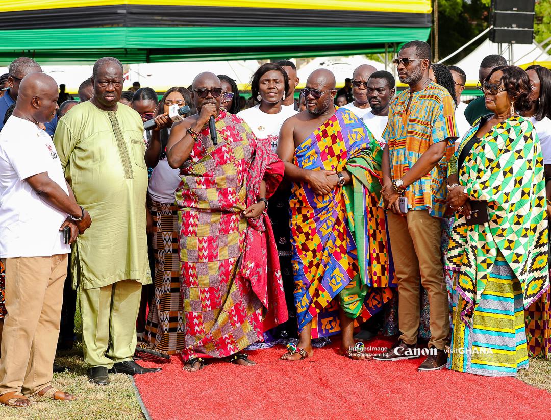 It was a day for Queenmothers in Asanteman & a beautiful sight to behold with aroma of good local foods. It was 'Feast Ghana' in Asanteman and part of activities commemorating the silver jubilee of Otumfour Osei Tutu II at the @ManhyiaPalace yesterday. 📷:imagesimage #FeastGhana