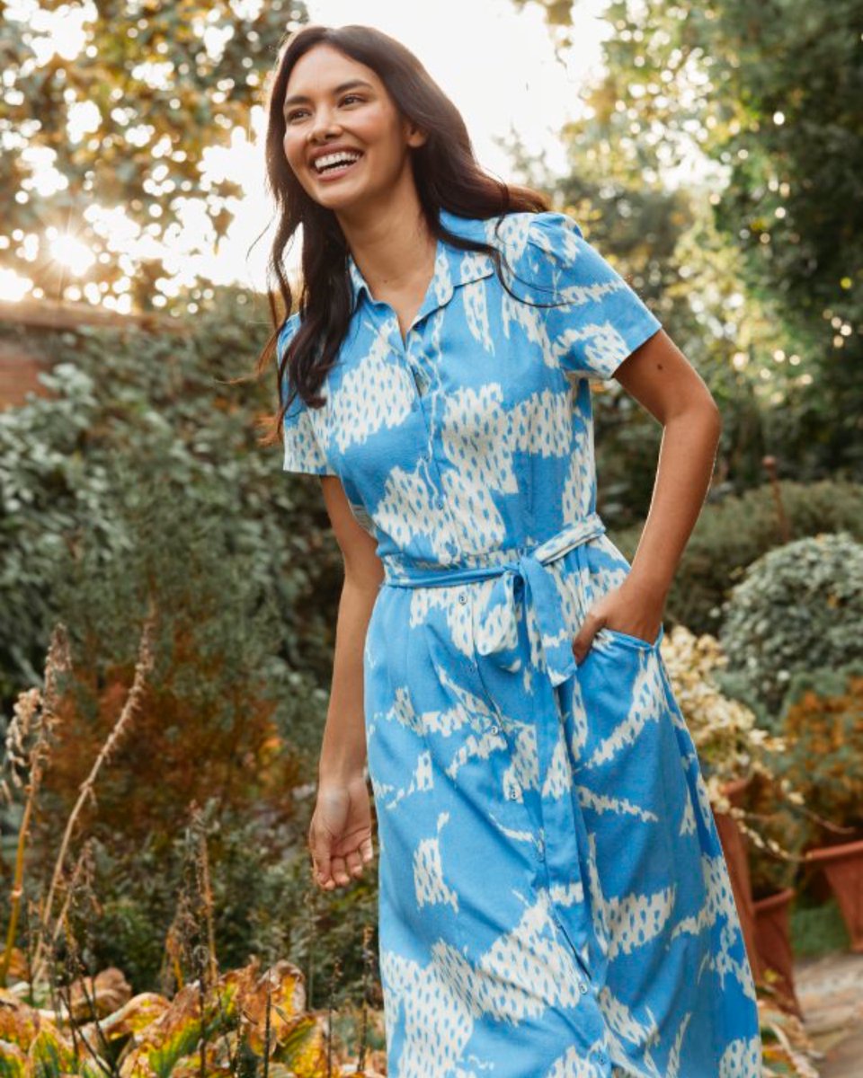 A print worth packing. Our Aster Textured Leaves Midi Dress is now just £38 in our Sale, grab it while you can. Shop Now: bit.ly/3JqPJJs