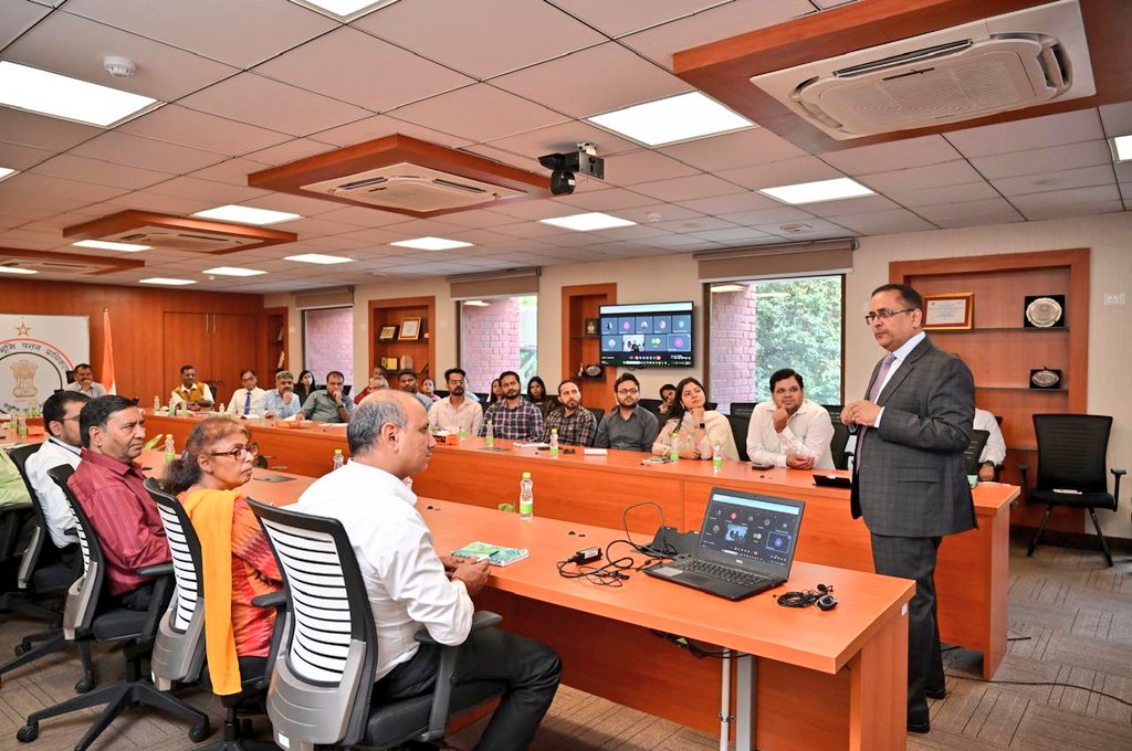 LPAI_Official's tweet photo. #MasterCLaaS by Mr. Jayant Krishna emphasized the power of self-transformation and choice in prioritising customer needs. A truly insightful session guiding us towards operational excellence!
@JayantKrishnaIN @ficci_india @FollowCII @CII_Skills https://t.co/uGzcOnY9tv