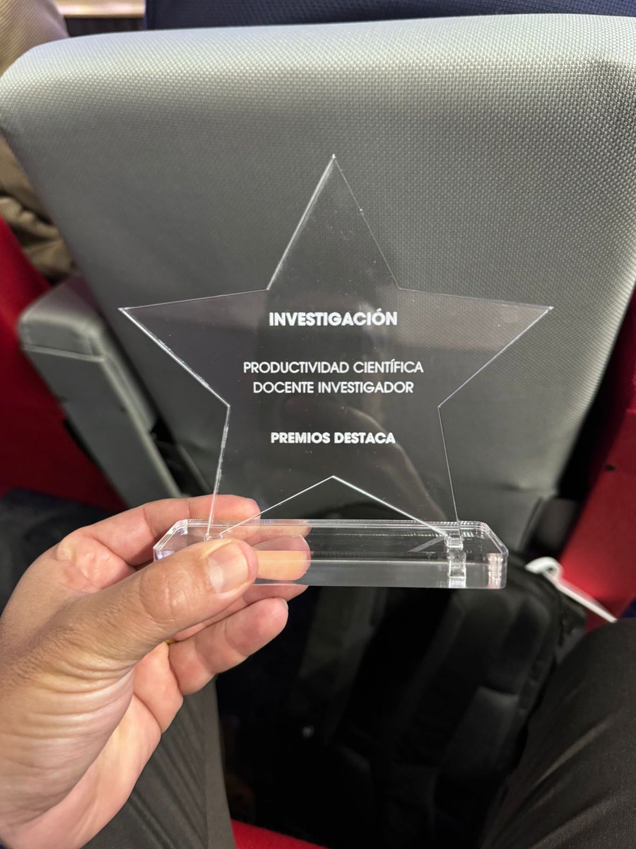 Premio Destaca al Investigador con Mayor Producción Científica en 2023. Muchísimas gracias @UDLAEcuador por el reconocimiento a tantas horas de trabajo y por todo el apoyo personal, profesional y económico para poder seguir creciendo como investigador. Seguimos sumando 🇪🇨🇪🇸.