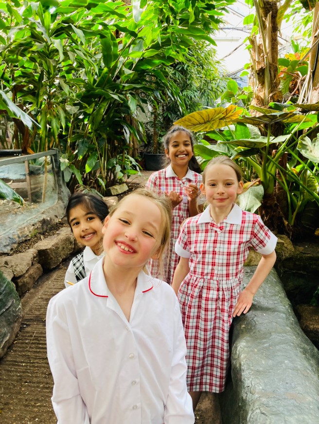 PipersCornerSch's tweet photo. #PipersScience was brought to life for our Year 2 and 3 students when they visited the @livrainforest
This valuable trip not only allowed the two year groups to bond over shared learning but the 'Edible Forest Tour' cemented their studies on sustainability and the food chain, encouraging them to think about the broader impact of the rainforests on our world.
You can read more about their experience here: https://t.co/ozguderQ7V
#PipersPrep #PipersPrePrep #PipersHOPE