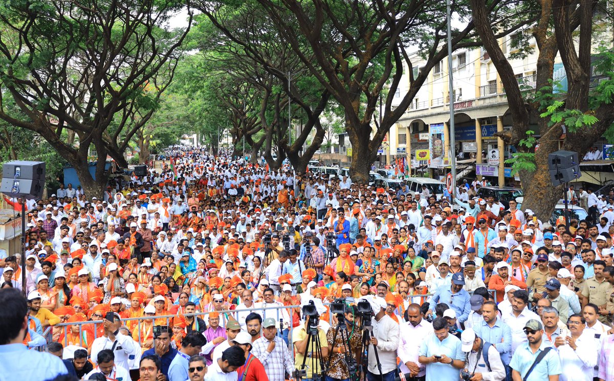 AUThackeray tweet picture