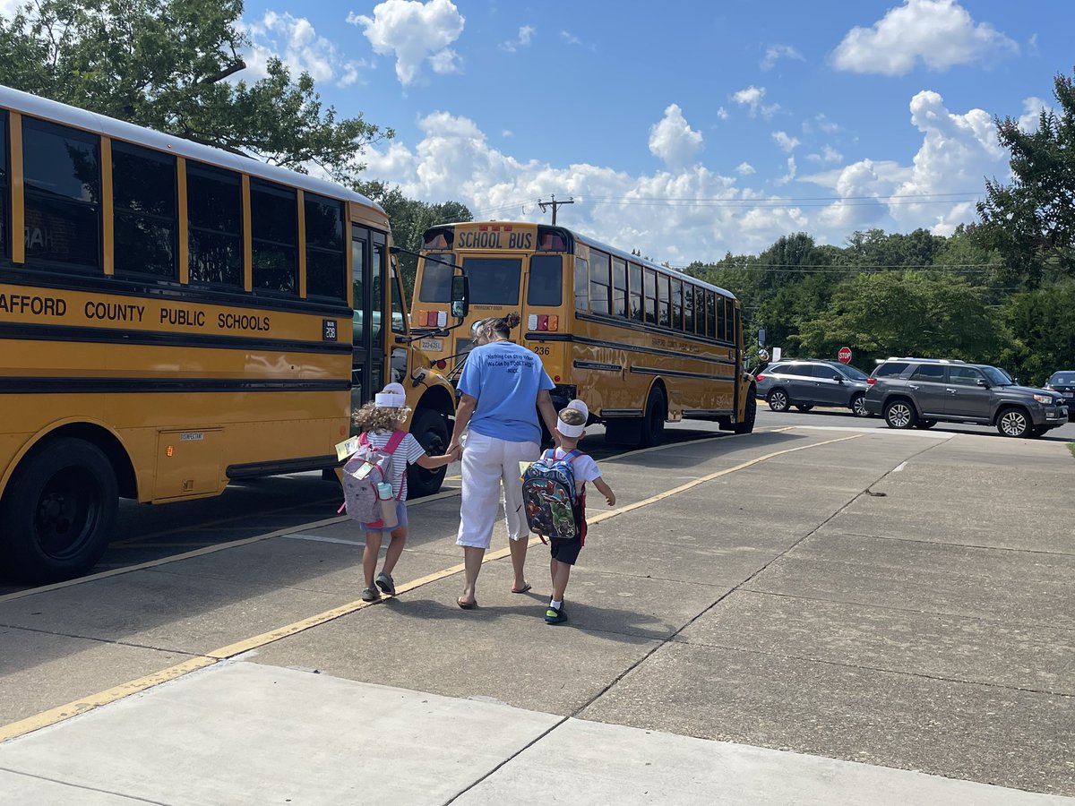 Happy School Bus Driver Appreciation Day! 🎉 Thank you to our amazing bus drivers and attendants for safely transporting our students each day. Your dedication and hard work are truly appreciated! @SCPSTransport #ElevateStafford