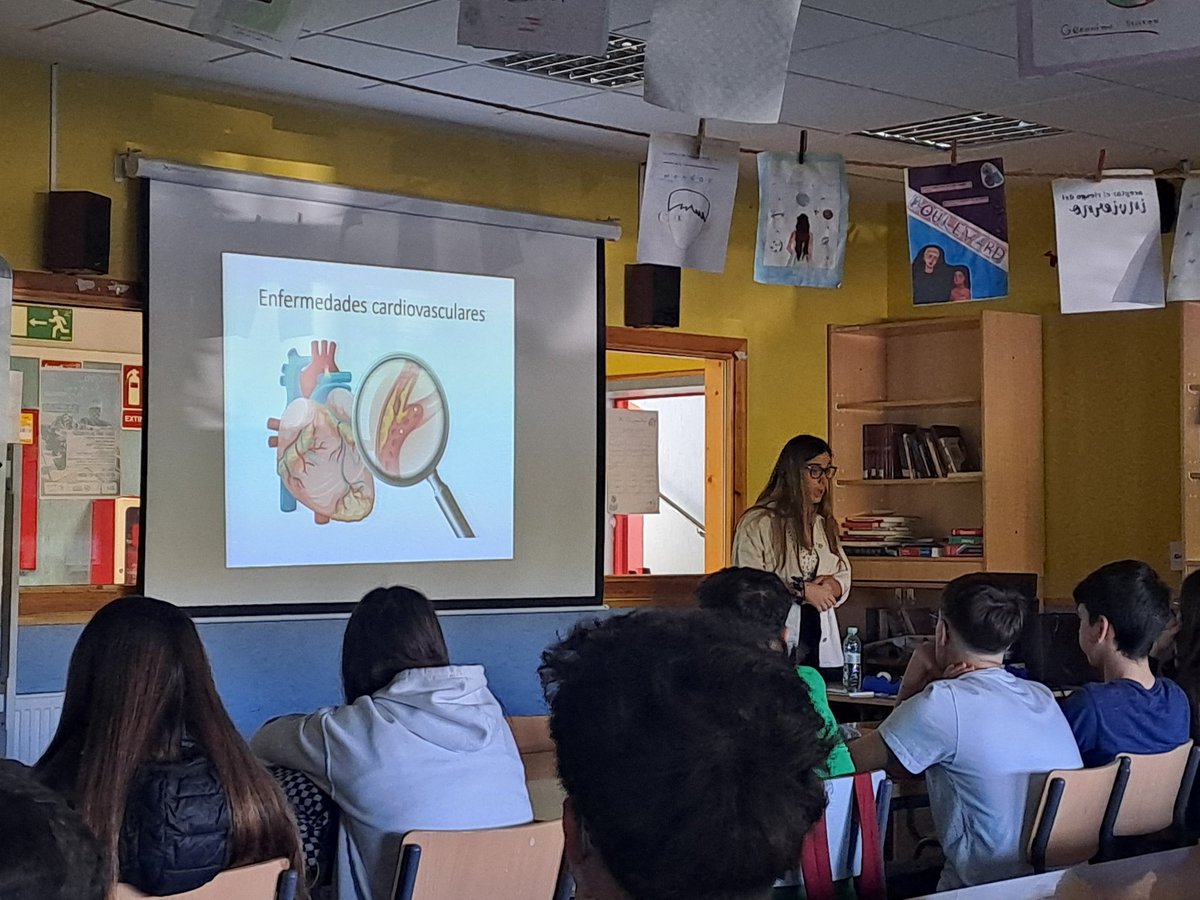 Desde el IES Neil Armstrong, <a href="/iesneilarmstro1/">IES Neil Armstrong</a> queremos agradecer la interesantísima sesión en relación con el tabaquismo al Hospital Infanta Elena de Valdemoro, <a href="/HUInfantaElena/">Hosp. Infanta Elena</a> a cargo de la neumóloga Iria Pérez y la enfermera Marta López a nuestros alumnos de 3 ESO. Mil gracias