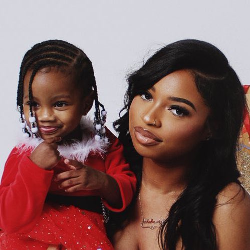 Can’t say she didn’t warn you… Ain’t no man in this family picture 😭🤣