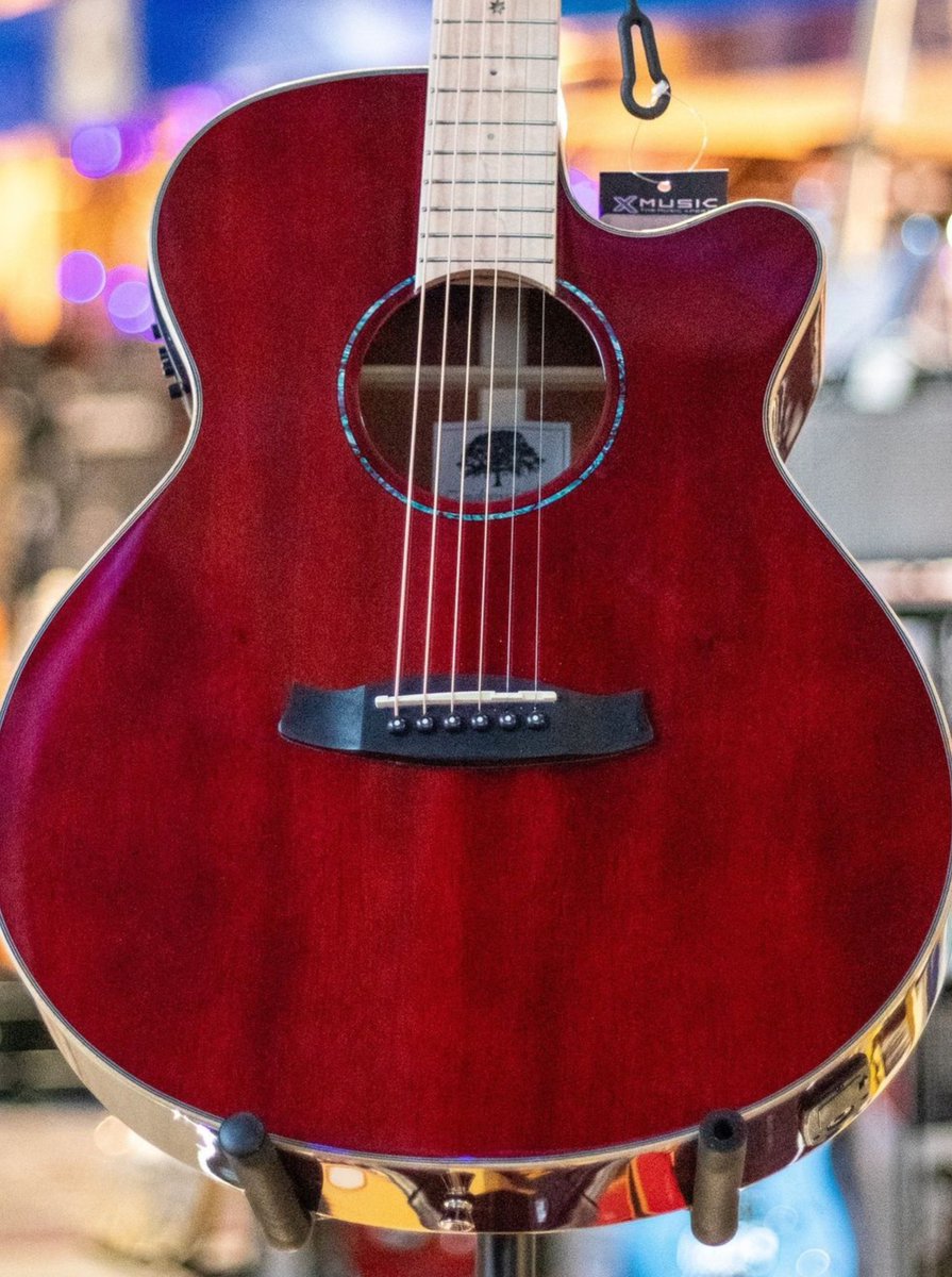 Stunning 😍

'Solid mahogany top and mahogany back and sides produce deep and varied tonality, perfect for fingerpicking, strumming and lead styles.'
 📸 xmusicireland