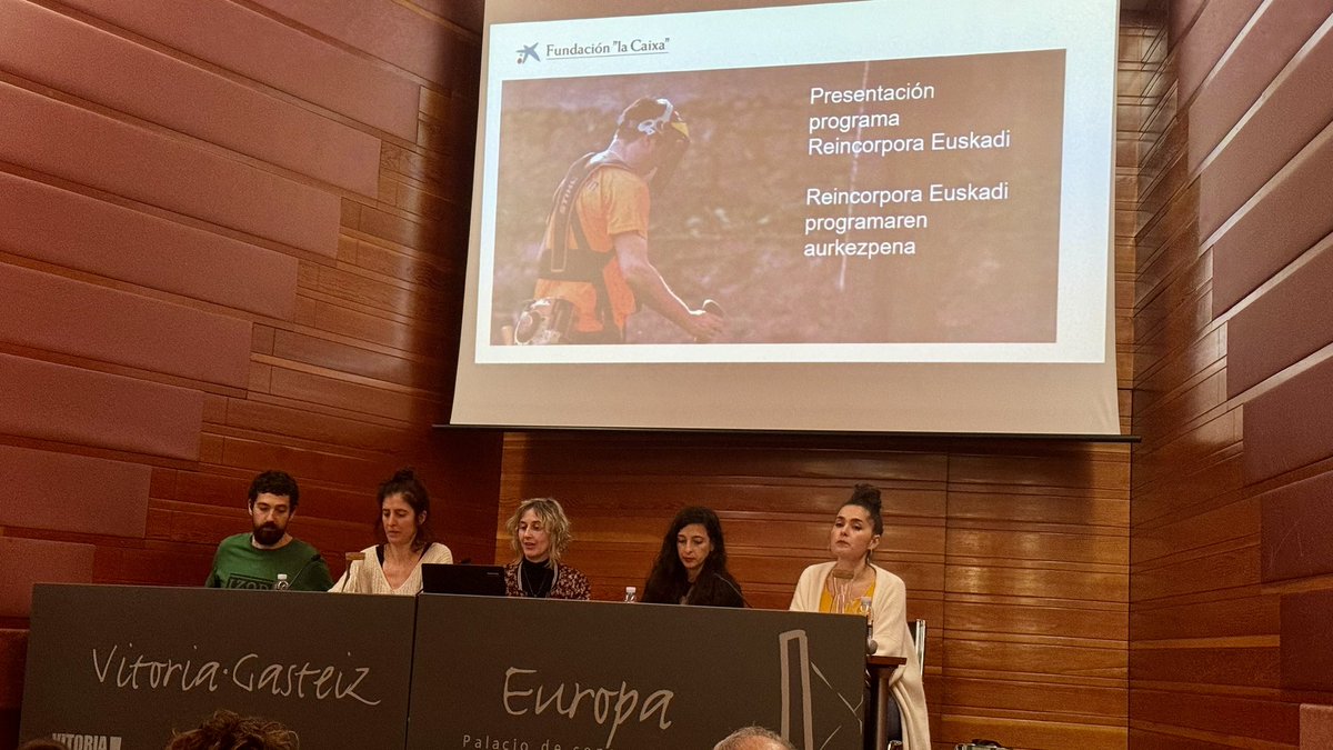 FSartu's tweet photo. Presentación del programa #Reincorpora de @FundlaCaixa por parte de #Fsartu entre las entidades de Incorpora Euskadi en #europajauregia  @vitoriagasteiz 
#incorpora. #euskadiinklusiboa https://t.co/gS5gEzTDfm