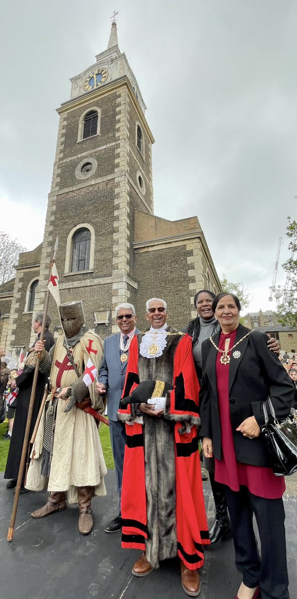 Huge thanks to @cohesionplus for organising todays #StGeorgesDay Parade and to Rev Jim at #stgeorgeschurch for hosting this years flag raising and to all the fabulous schools participating