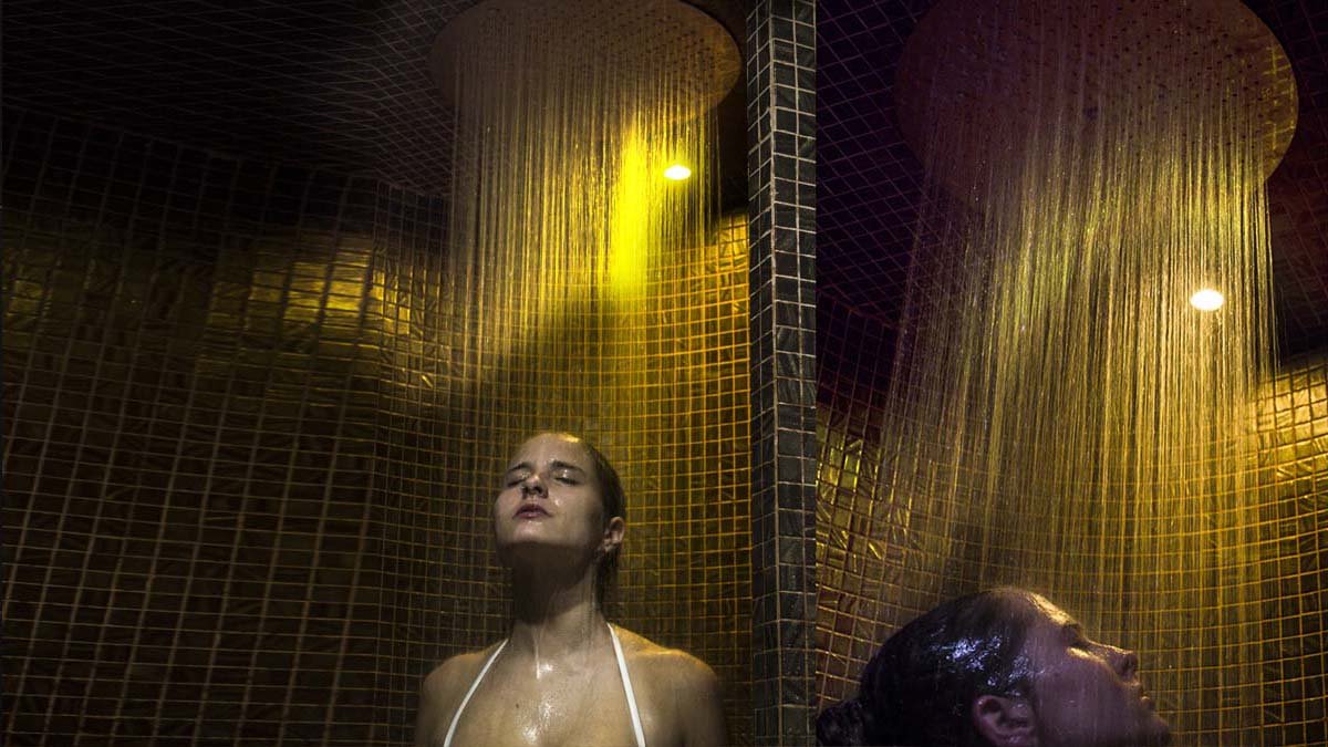 Renueva tus sentidos con la ducha tres estaciones de #InterVapEuropa 🚿❄️🔥. Descubre cómo en: intervap.com/es/duchas/48-d… #DuchaTresEstaciones #Wellness