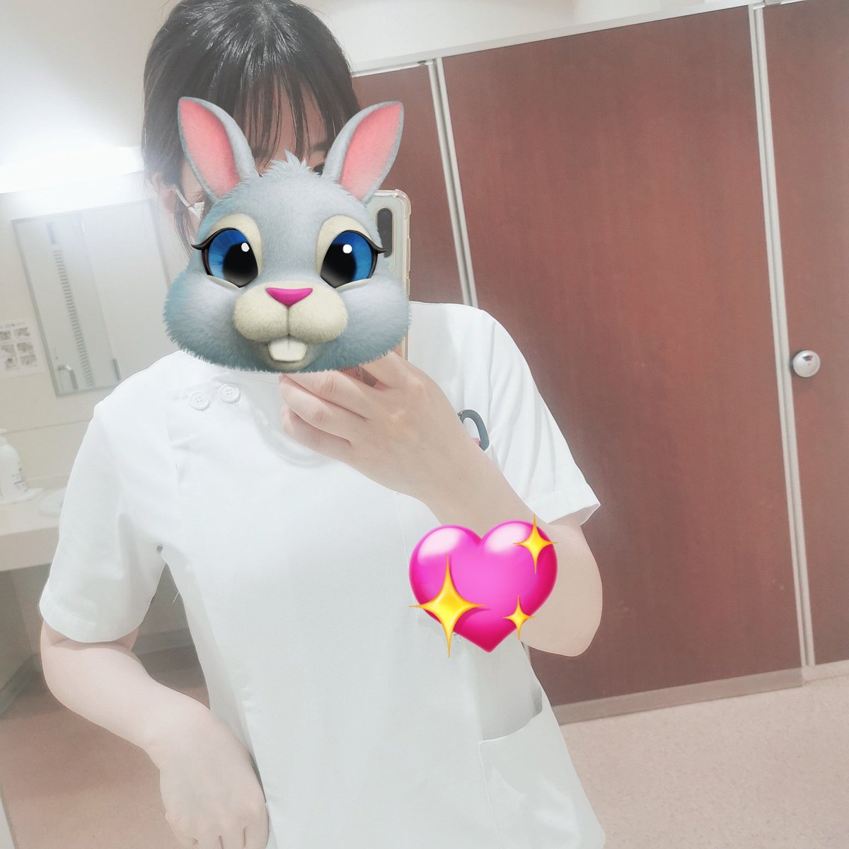 O721147's tweet photo. わたしの身体が白すぎて非常事態 https://t.co/oJdG2JMiGB