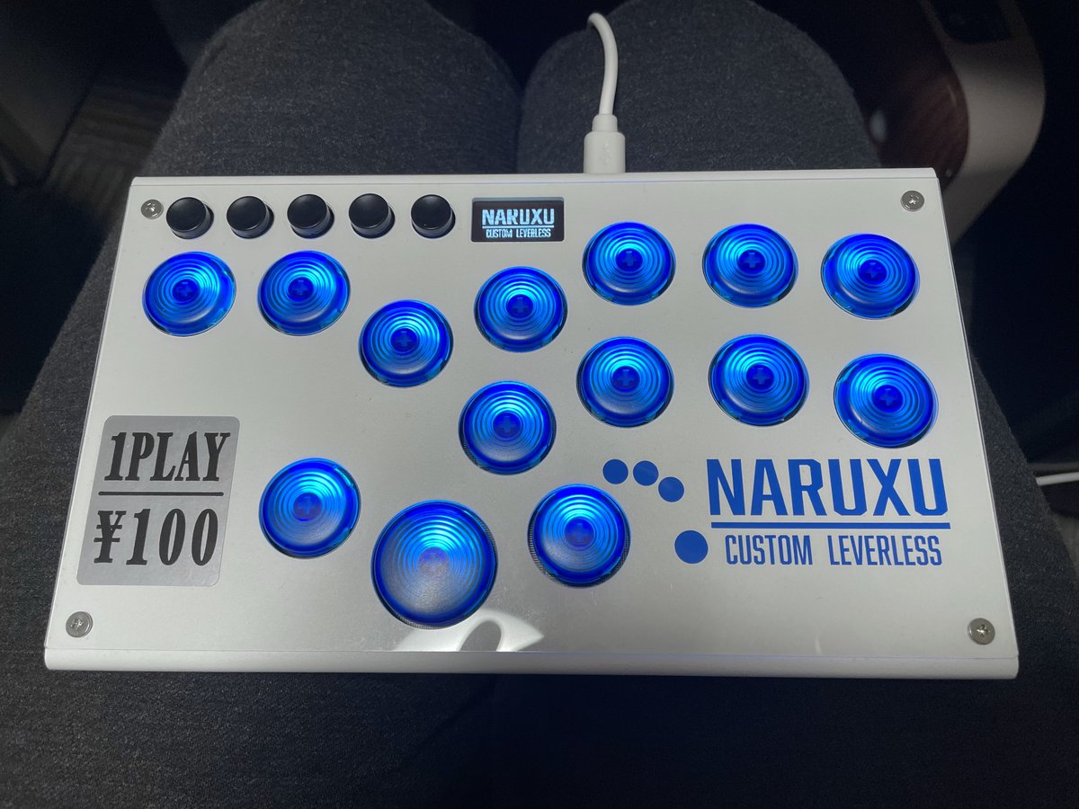 naruxu_sf's tweet image. カスタマイズ完了！
これでバッチリ戦える(@sagaklabs )の小型デバイスになったわ。
こんな見た目だけど、アクチュエーションやストロークを攻めたレバーレスなんだぜ。

#steelbox #レバーレス #streetfighter6
