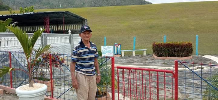 En 1950 el 22 de abril comienza la vida laboral de este humilde hombre, más Conocido por el Papá fundador del conjunto Hanabanilla Jibacoa, Muchas felicidades en nombre del @SNTC_Cuba @INRHCuba #GenteQueSuma #PorCubaJuntosCreamos