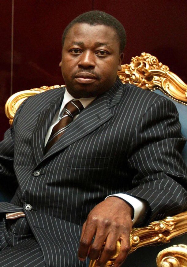 KNLangueh's tweet photo. 🛑🇹🇬Urgence au #Togo
@FEGnassingbe qui incarne un pouvoir de père en fils depuis #57ans s'apprête à #promulguer une nouvelle constitution controversée qui lui accordera un pouvoir à vie de type #monarchique à la tête du #Togo.
Le Peuple étouffé a toujours le #genou sur son #cou https://t.co/JQqey7WGxn