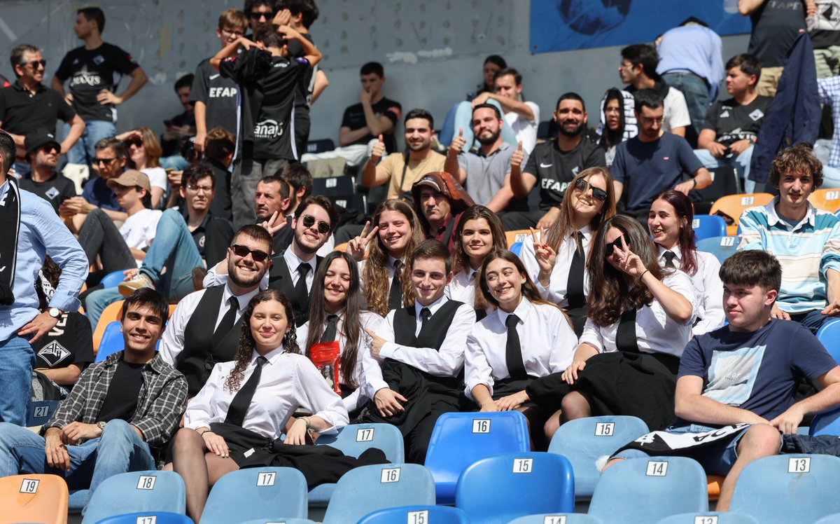 academicaoaf's tweet photo. Nós pedimos, vocês cumpriram. 👊

Obrigada a todos os presentes no sábado! 🖤 https://t.co/NUKes7Eelk