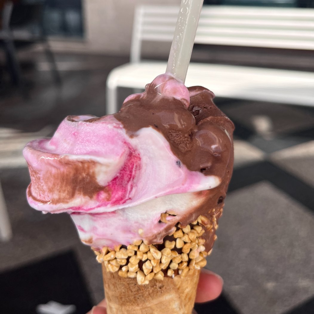 Milan is suggesting a post-midnight ban on takeaway food, like pizza and gelato to limit nightlife noise. One resident tells us about this controversial 'war on ice cream' 🍦 🎧 bbc.in/3xUfmzA