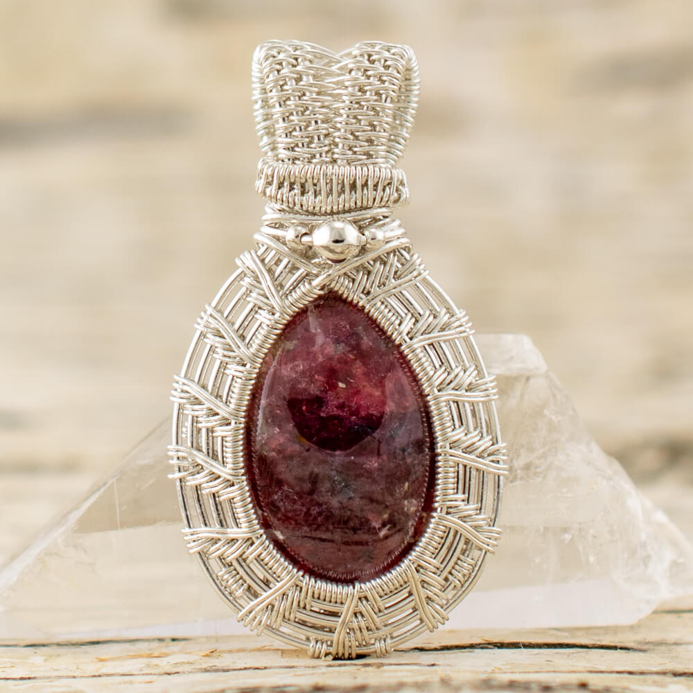 Seeking more emotional and spiritual fulfillment in your day? Look no further than our stunning Eudialyte necklace! 💖

ritasrainbowjewelry.com/product/red-cr…

#eudialytestone #eudialytejewelry #eudialytecrystal #heartchakra #rootchakra #ritasrainbowjewelry #rrjhighviber #statementjewelry