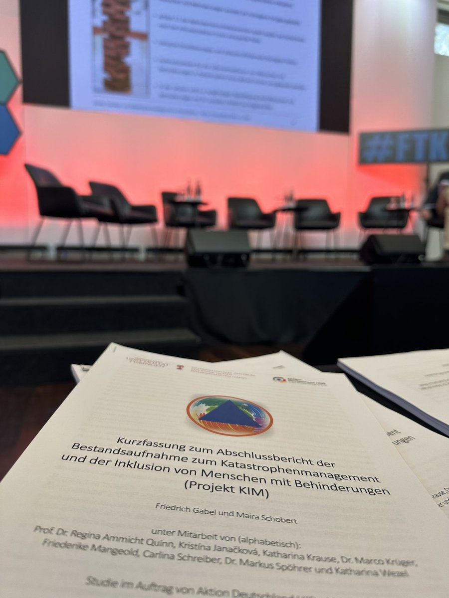 DerKaterX's tweet photo. Heute wurde ich eingeladen an einer Podiumsdiskussion teilzunehmen auf d #FTKatV zum Thema #Inklusion im #Bevölkerungsschutz. 

Die Studie hat gezeigt, dass wir viel zu tun haben um Barrierefreiheit im #Katastrophenschutz umzusetzen. 

@BBK_Bund @roteskreuz_de @BaLichtenberg https://t.co/wm2gMTNuGo