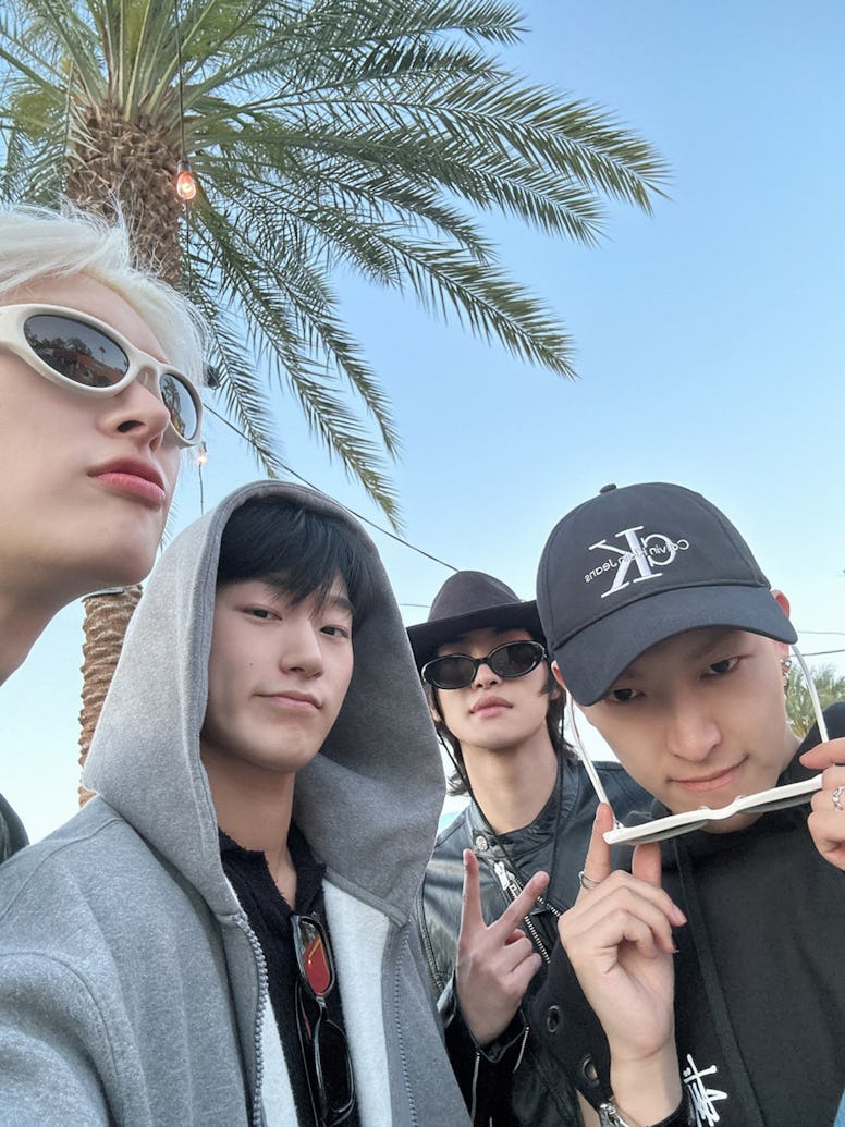 CentralATEEZBR's tweet photo. [💌] Fromm #HONGJOONG 🐿

Hongjoong e #SEONGHWA estavam discutindo a possibilidade de irem ao Coachella, mesmo não estando na lineup. Enquanto conversavam, #SAN estava na frente deles, então decidiram convidá-lo para irem juntos. No entanto, San fez uma careta.

"Acho que não há romance em olhar ao redor do Coachella..."

cr: 1107wrld