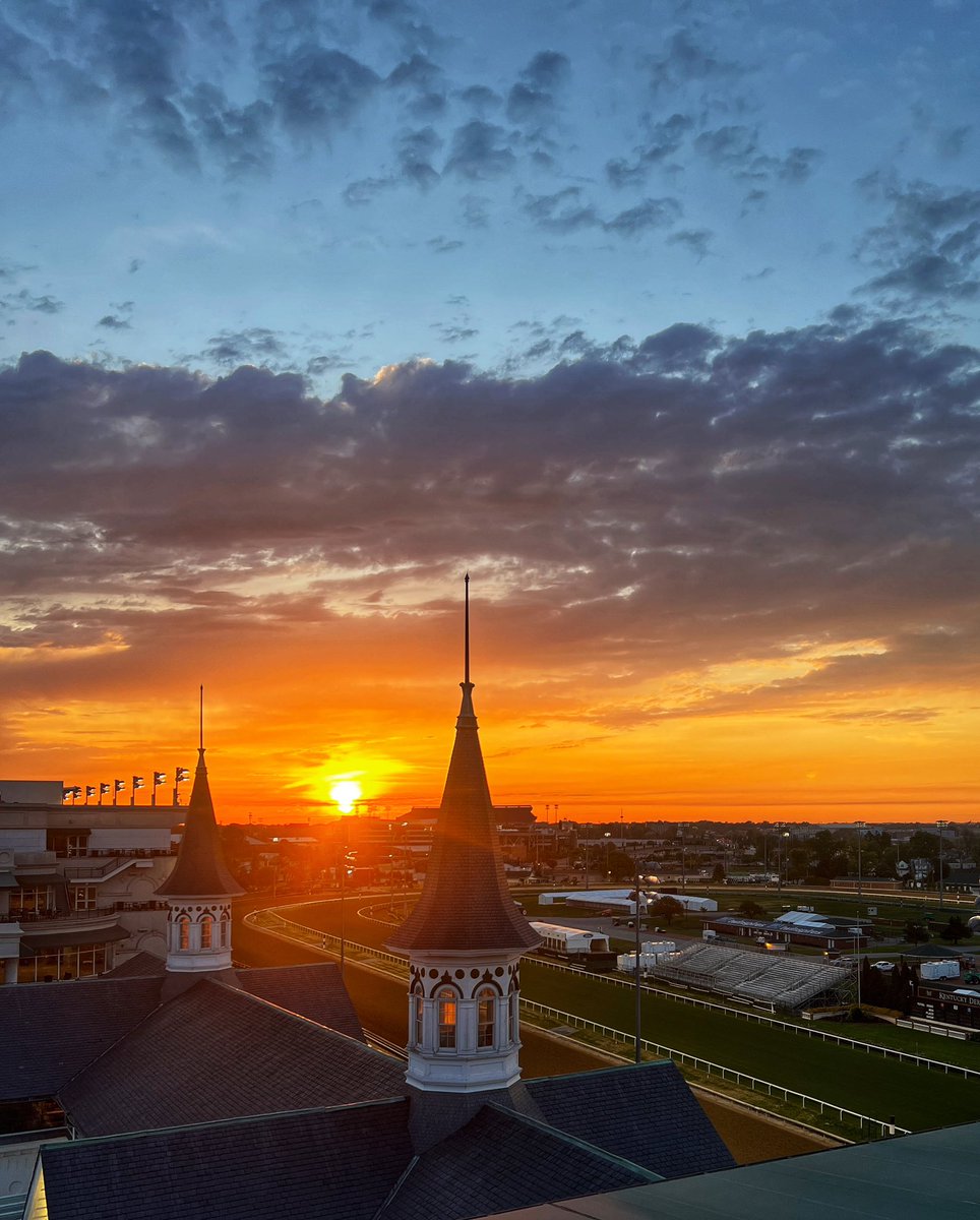 KentuckyDerby's tweet photo. 11 days until the 150th #KyDerby🤩 https://t.co/pT8NtCclrI