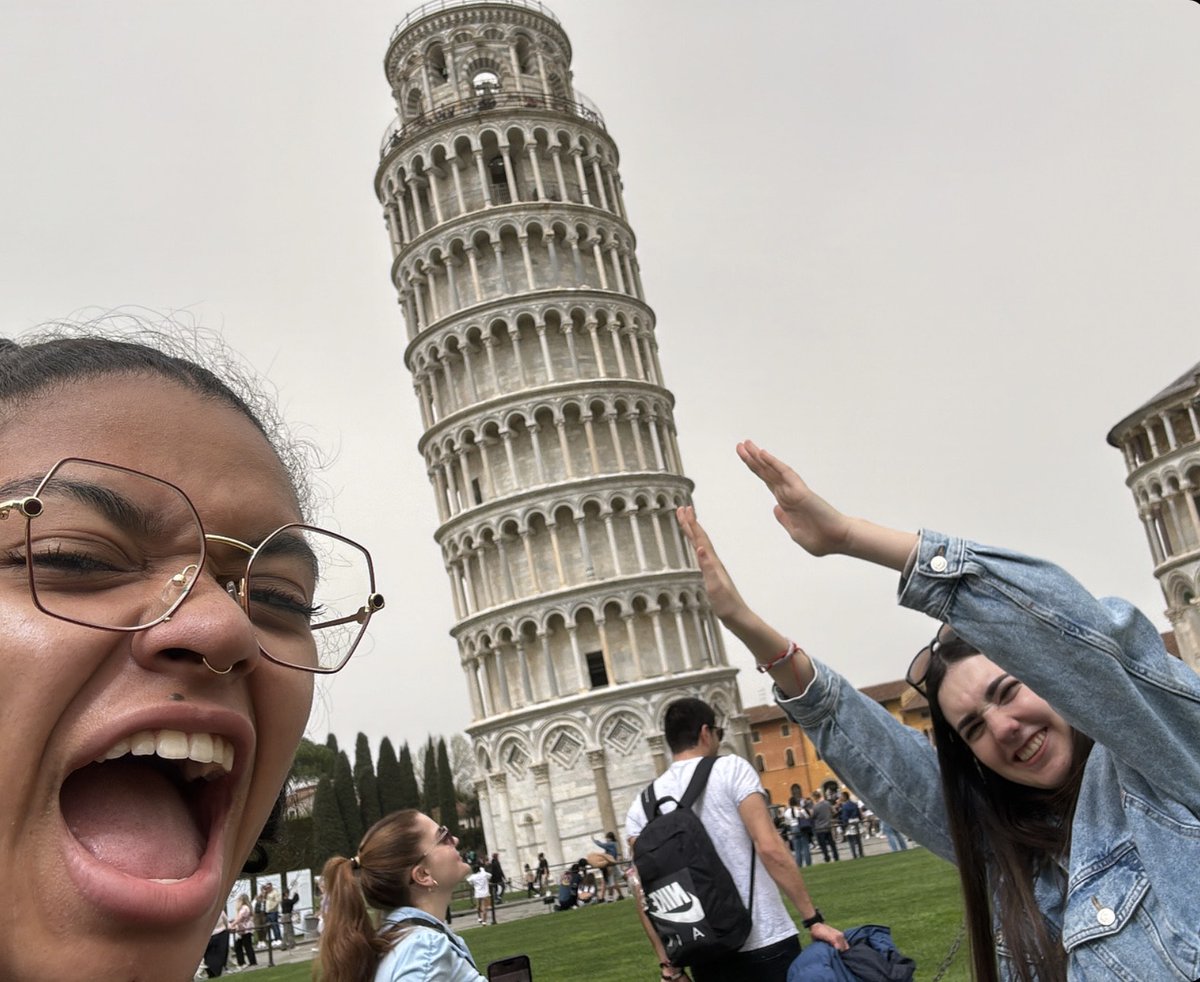 Nuestros alumnos llevan un mes por Italia y hoy nos han hecho llegar algunas fotos de los lugares que están visitando aprovechando los fines de semana. Se han dado un paseo por Florencia y han intentado enderezar la Torre de Pisa sin éxito. ¡Un lujazo!
@sepie_gob #ErasmusPlus