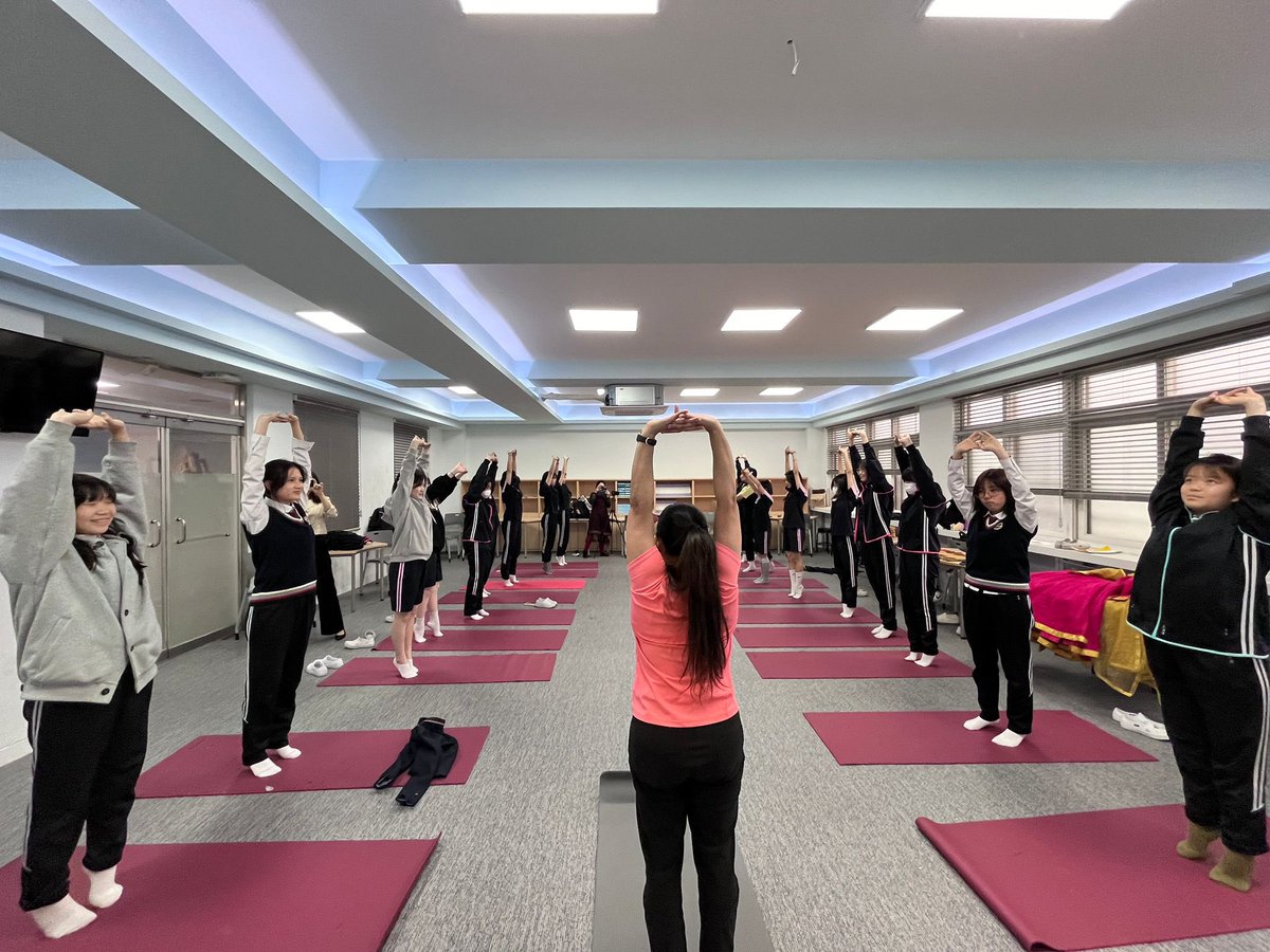 The students of Youngpa Girls’ Middle School participated enthusiastically at the Indian traditional #Yoga workshop and Indian traditional Dances workshop (#Kathak and #FolkDance of #Gujarat). The workshop was organized by in collaboration with Seoul Metropolitan Office of…