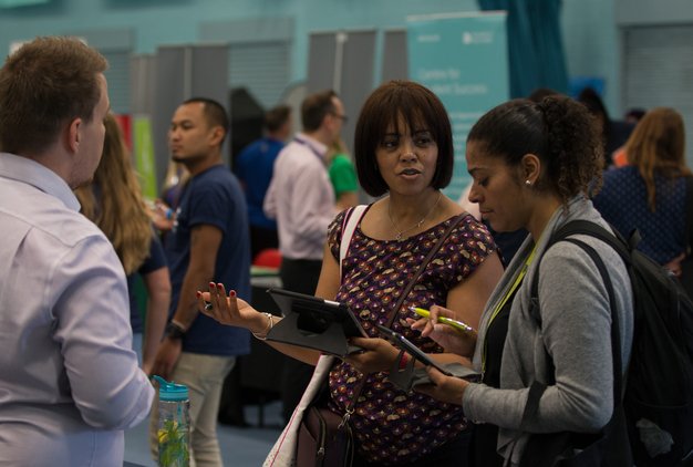 LCY has today enrolled in @UEL_News' Diversity of Thought Employer Partnership Programme to further improve social mobility in the local area. As part of this, we have offered paid internships to four UEL students, starting this month. Full story here: londoncityairport.com/media-centre/p…