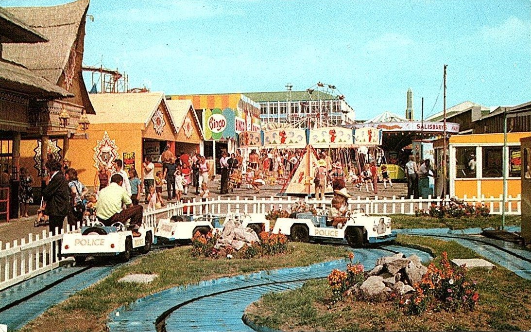 The fairground at #BarryIsland. The glazed building in the background is #Butlins holiday camp which makes the image post-1966. I'm wondering if the thatched building on the left was a Tiki Bar because they were a #seaside thing for a while. Anyone remember it?