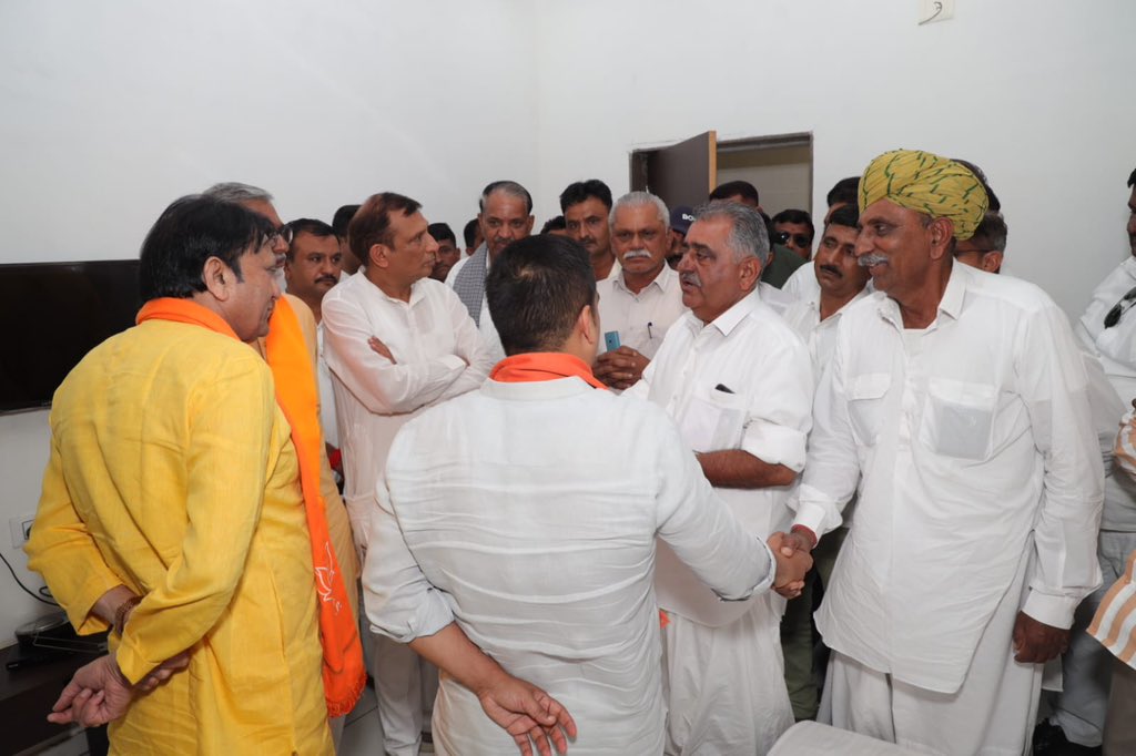 ✅ Banaskantha Held a round of meetings with senior leaders, Community Leaders and Karyakartas.