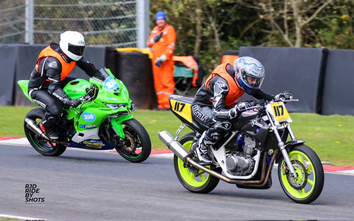 Fighting the modern bikes ⚔️ 📷 @RichardDawson11