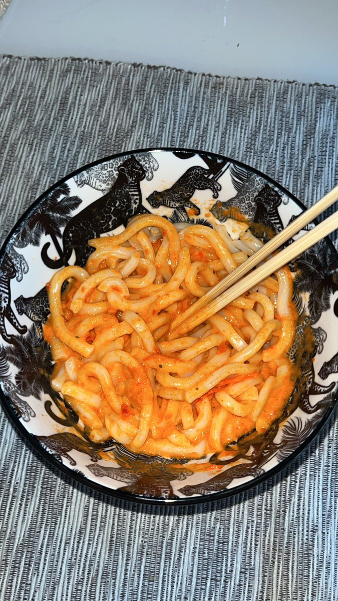 fairy_b0nes's tweet photo. lunch: creamy red pepper udon https://t.co/7YzZR60Ys1