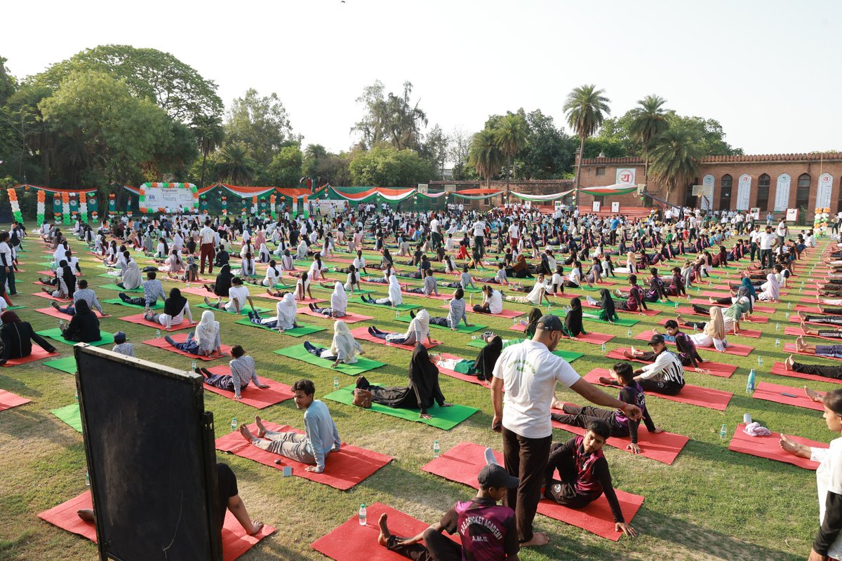 अंतर्राष्ट्रीय योग दिवस के 100 दिन के काउंटडाउन के अंतर्गत मोरारजी देसाई राष्ट्रीय योग संस्थान के सहयोग से अलीगढ़ मुस्लिम विश्वविद्यालय के शारीरिक शिक्षा विभाग ने दिनांक 21-04-2024 से 22-04-2024 तक अखण्ड-योग महोत्सव का आयोजन किया। 
#Yogotsav2024 #IDY2024 #InternationalDayOfYoga