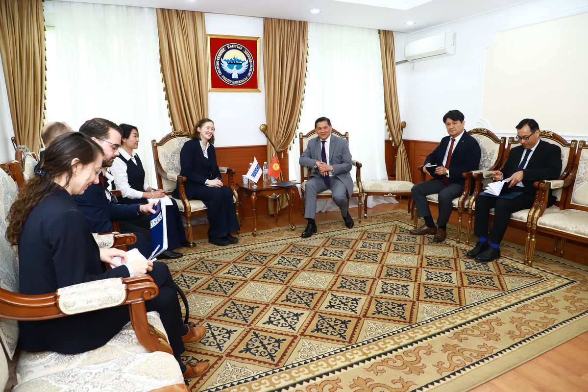 Director of OSCE Conflict Prevention Centre @KateFearonOSCE met with Asein Isaev First Deputy Foreign Minister @MFA_Kyrgyzstan. They discussed collaboration between @OSCE & Kyrgyzstan 🇰🇬highlighting extensive efforts of @oscebishkek in 3 Dimensions & activities of @OSCE_Academy.