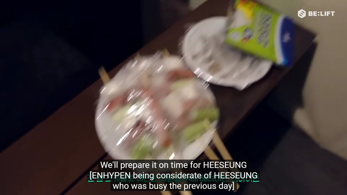 heeseungcokr's tweet photo. "enhypen being considerate of heeseung who was busy the previous day" bc he still sleeping 😴🛌

then hee wake up joined grilling meat 🥩🥓🥢 https://t.co/zhF1UEfbvG