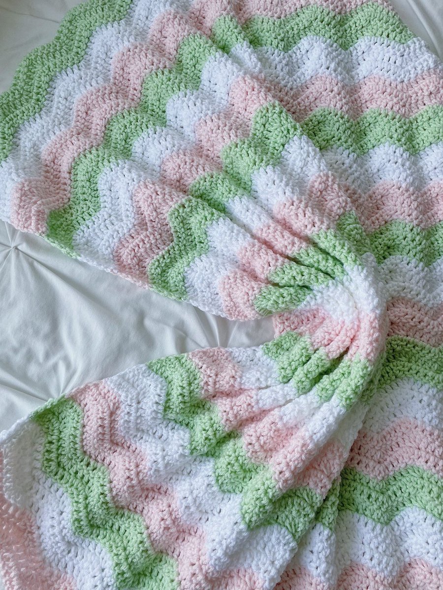 #craft #crochet #homemade #handmade #giftidea #crochetblanket #handmadegift #vintagecrochet #babygift #babygifts #babydecor #babyroom #nursery #nurserydecor #nurseryinsp #babystuff #knotesandknots #babydecor #kidsdecor #babyblanket #bohonursery #babylove @etsy #babyblankets