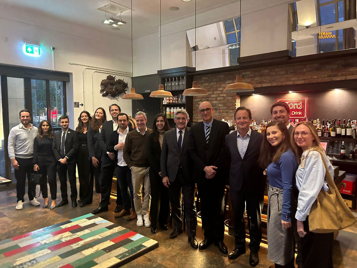 Ontem a Associação reuniu toda a comitiva Portuguesa num jantar com o Presidente da APE, João Torres, como anfitrião.

Agradecimento especial a Miguel Porfírio, <a href="/aicep/">AICEP - Portuguese Trade & Investment Agency</a> #Haia, pela assistência nesta organização. 

Foi um prazer receber-vos! 🙂

#wec2024 <a href="/mulheresenergia/">Mulheres na Energia</a> <a href="/FEL_PT/">Future Energy Leaders Portugal</a>