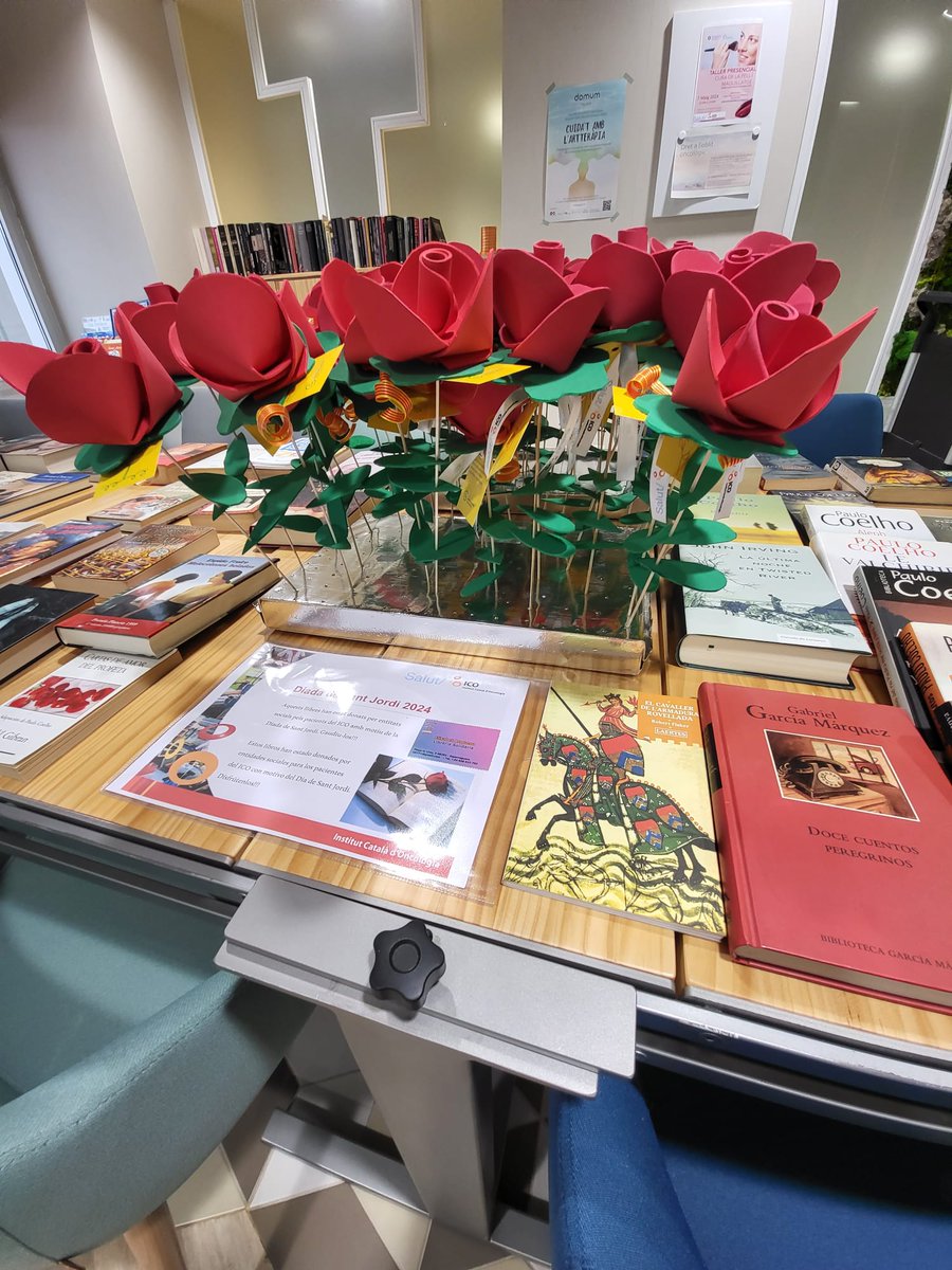 ICO_oncologia's tweet photo. L'espai #DOMUM de l'@ICO_oncologia de l'Hospitalet s'ha convertit avui, #Diada de #SantJordi, en un espai de #llibres i #roses per als pacients que visitaven les Consultes Externes. 🌹📚🐉
Gràcies als donatius i les manualitats de l'equip de voluntariat!
@ContraCancerBCN https://t.co/qJcF62w9M0