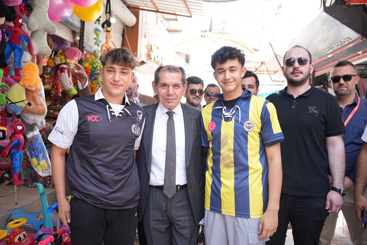 🇹🇷 Galatasaray Spor Kulübü Başkanı Dursun Aydın Özbek ve Yönetim Kurulu Üyelerimiz, #23NisanUlusalEgemenlikveÇocukBayramı kutlamaları kapsamında Hatay'da.