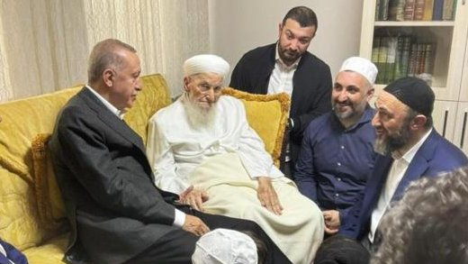 Ankara'daki 23 Nisan kutlamalarına katılmayan Cumhurbaşkanı Erdoğan'ın İsmailağa Cemaati şeyhi Hasan Kılıç'ın İstanbul'daki cenazesine katılacağı öğrenildi.