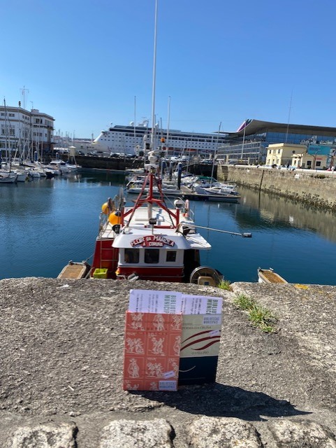 bibcoruna's tweet image. Durante todo o #díadolibro estamos &quot;soltando libros&quot; por toda a cidade... estade  atentos... e se pillades un #librolibre, compartide: