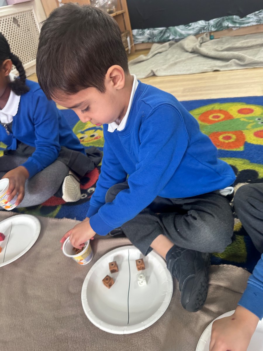 We have been sharing equally, spotting patterns in numbers 1-10. #SilasMaths <a href="/stsilasschool/">St Silas CE Primary School</a>