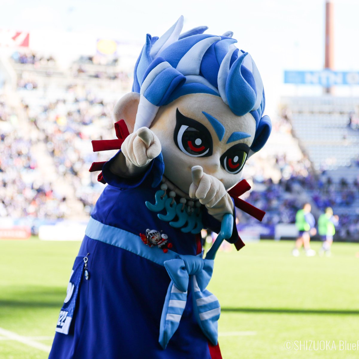 RUGBY_REPUBLIC's tweet photo. 🗻 #リーグワンマスコット総選挙 🗻

レヴズ（静岡ブルーレヴズ）

@bluerevs 

静かに、しかし激しく燃える青い炎のような髪がチャームポイントのレヴズ。レヴニスタのみんなと遊んだり写真を撮るのが大好き。ダンスが得意なお調子者。

リポストで投票🔥

https://t.co/tJZfD0t5ti https://t.co/lFX2BUsUdd