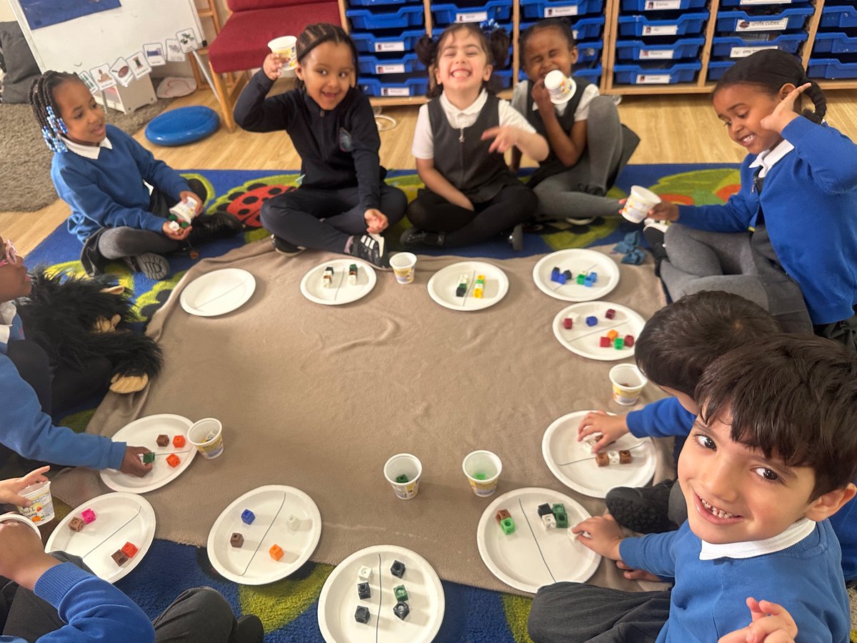 Rec_StSilas's tweet photo. We have been sharing equally, spotting patterns in numbers 1-10. #SilasMaths @stsilasschool https://t.co/iuKqvlFtl5