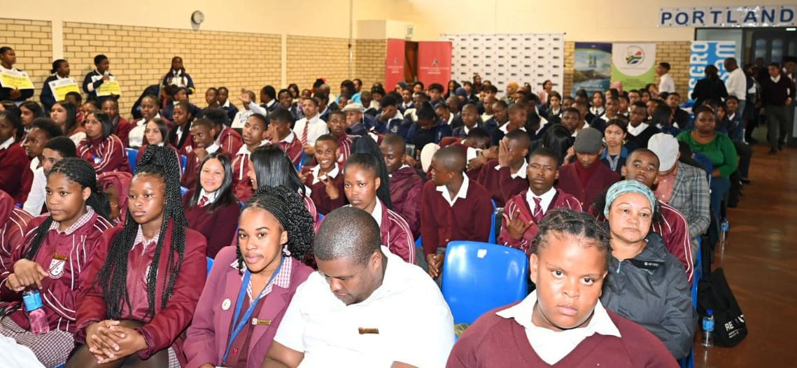 [SPEECH] Minister @PatriciaDeLille and tourism private sector leaders engage matric pupils from Mitchells Plain schools on career and training opportunities in the tourism sector tinyurl.com/bdd9u8mp #WeDoTourism #YouthInTourism