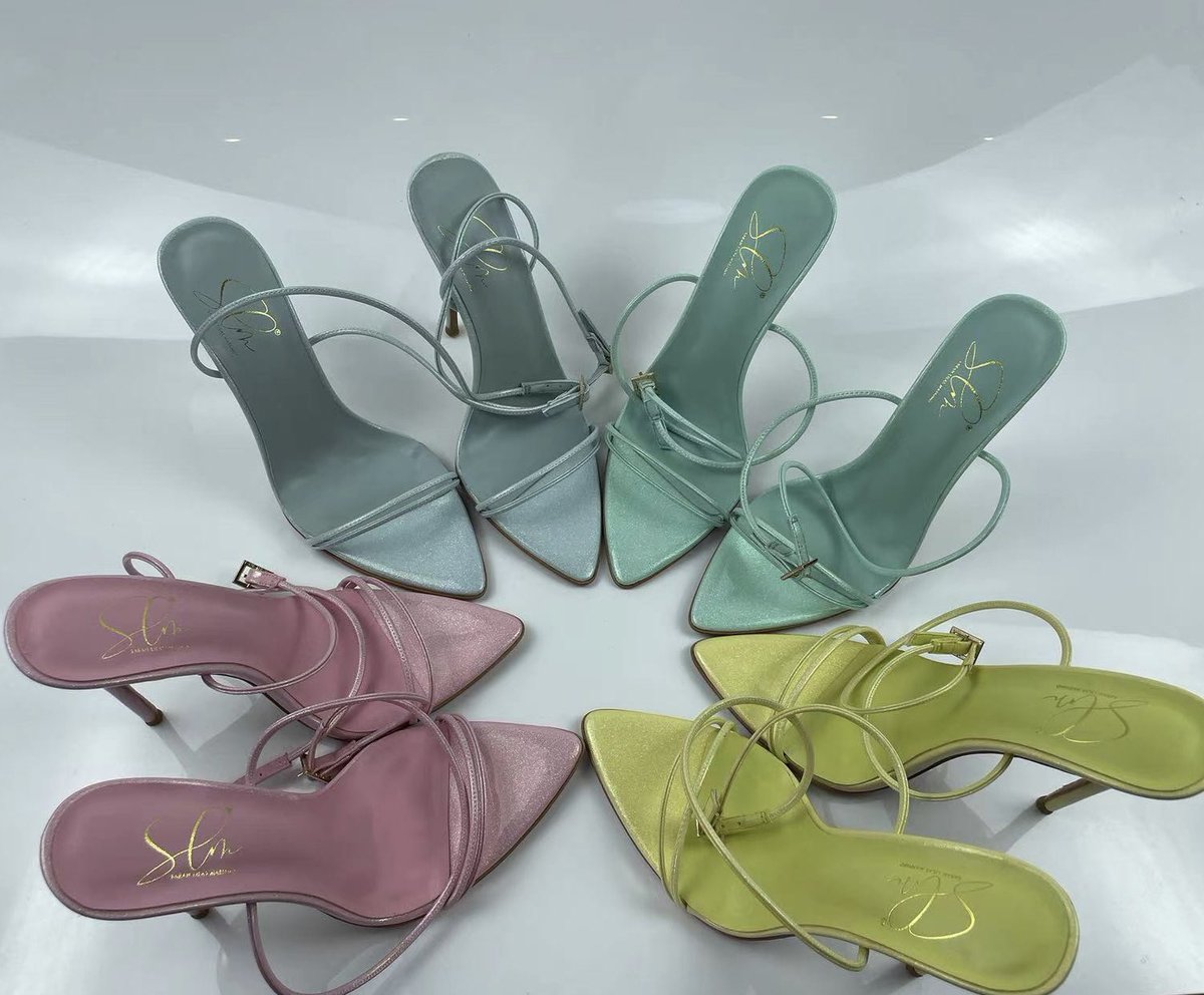Colors pop 🔥
💳 Shop at: Saralilasmassimo.com
 📦 Worldwide shipping

#theslmofficial #saralilasmassimo 
•
•

#heels #highheels #heelsaddict #heelshoes #highheelslover #mules #mulesshoes #muleshoes #mulesofinstagram #fashiongram